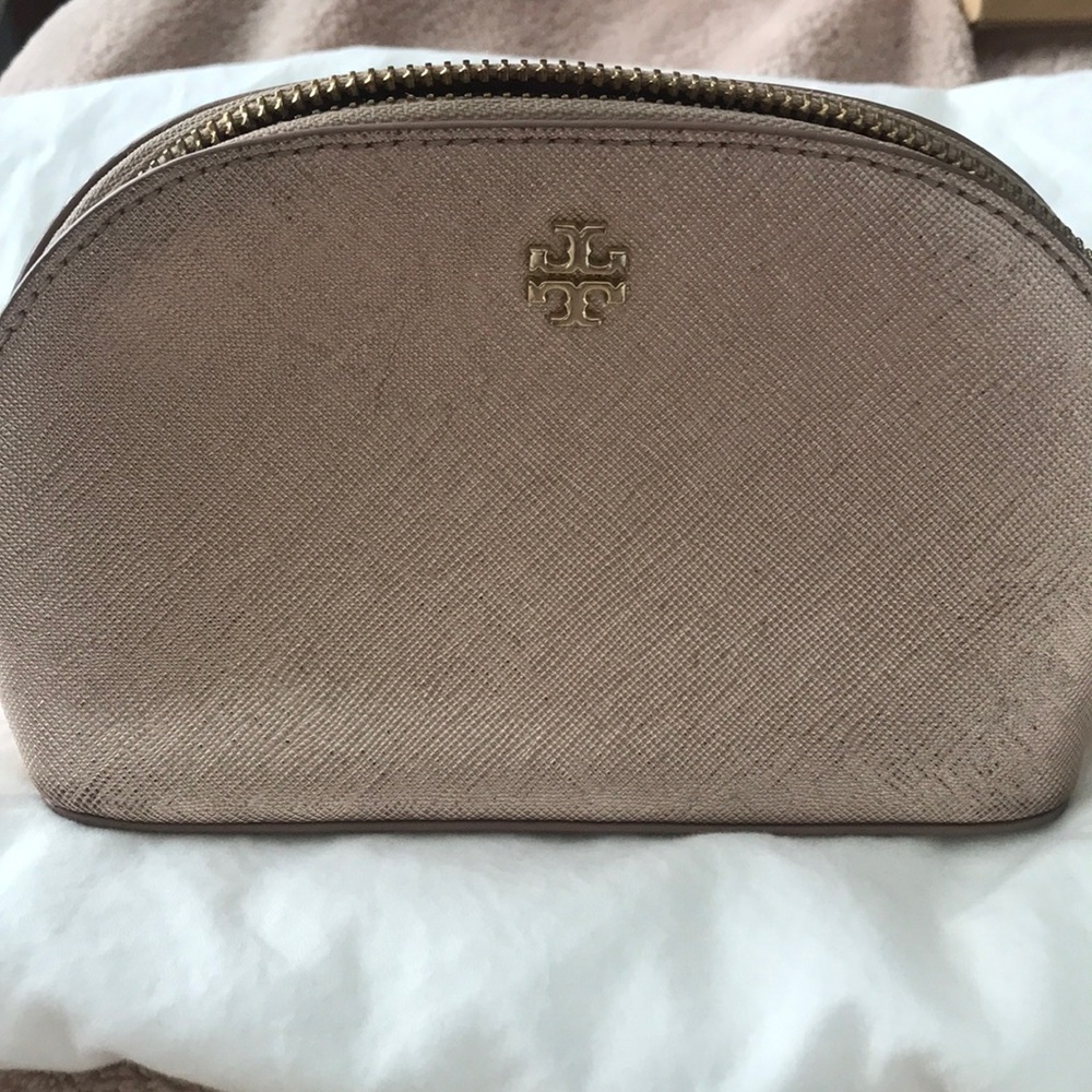 Small Rose gold Tory Burch make up case